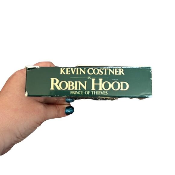 Robin Hood: Prince of Thieves VHS Tape Classic Action Adventure Kevin Costner - Picture 6 of 7